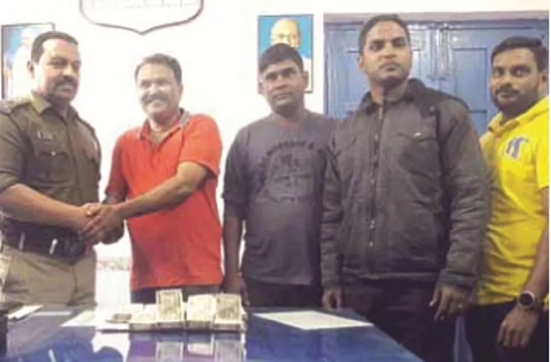  ଟ୍ରେନ୍‌ରେ ଯାତ୍ରୀ ଛାଡ଼ି ଆସିଥିଲେ ସାଢ଼େ ୪ ଲକ୍ଷ ଟଙ୍କା, ୨୦ ମିନିଟ୍‌ରେ ଉଦ୍ଧାର କଲା ଆର୍‌ପିଏଫ୍
