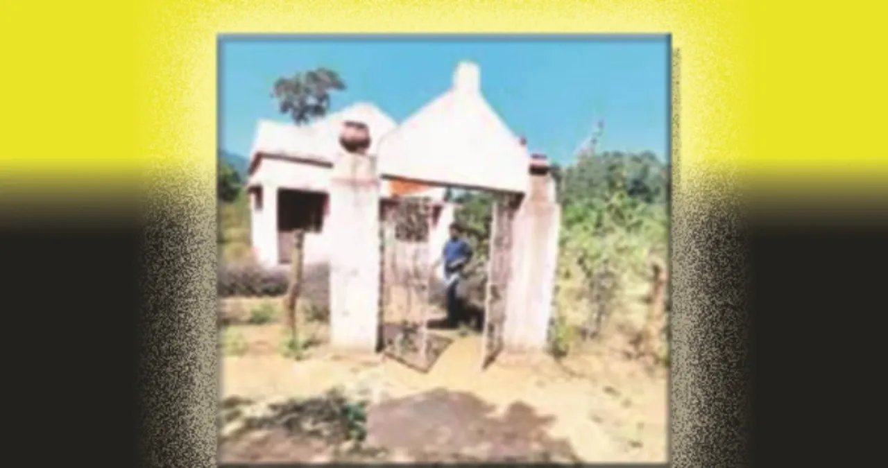  ବିଚ୍ଛିନ୍ନାଞ୍ଚଳରେ ବଞ୍ଚିଛି ମାଓ ବିଚାରଧାରା : ସାଥୀଙ୍କ ଉଦ୍ଦେଶ୍ୟରେ ଗଢ଼ିଛନ୍ତି ସ୍ମୃତିଭବନ, ସହିଦ ସ୍ତମ୍ଭ