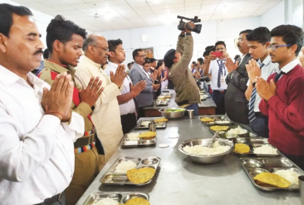  ମୁଣ୍ତଳୀ ନବୋଦୟ ଛାତ୍ରଛାତ୍ରୀଙ୍କ ସହ ଭାବ ବିନିମୟ କଲେ କେନ୍ଦ୍ରମନ୍ତ୍ରୀ