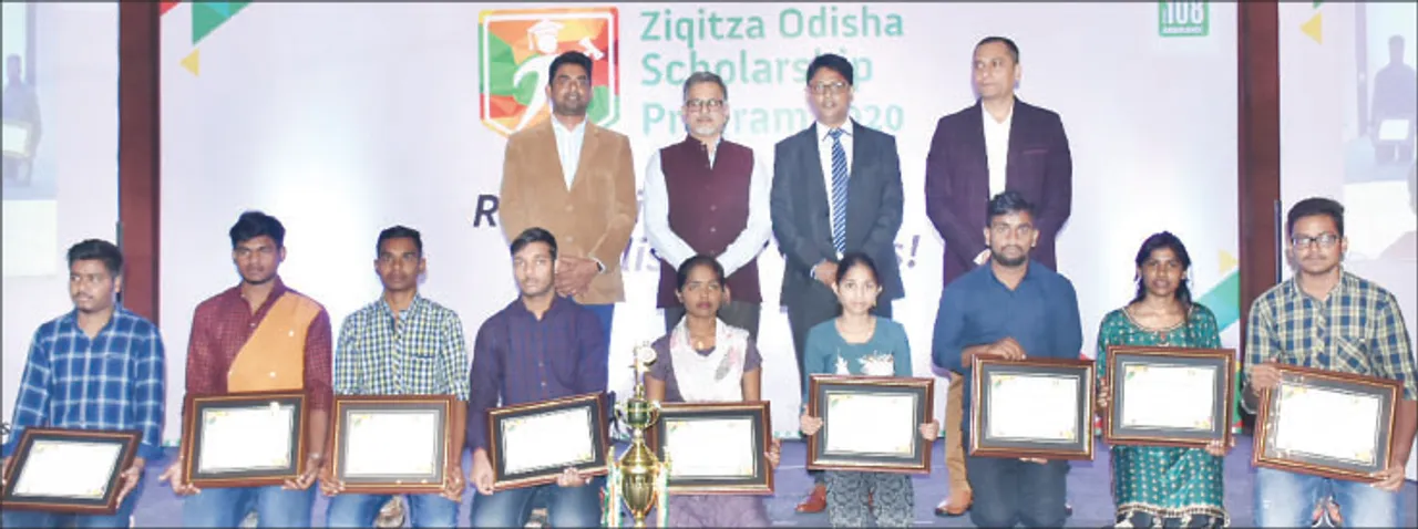  ସେବା ପାଇଁ ସମ୍ମାନ: ‘୧୦୮ ଆମ୍ବୁଲାନ୍ସ’ କର୍ମଚାରୀ ପୁରସ୍କୃତ, ପିଲାଙ୍କୁ ବୃତ୍ତି