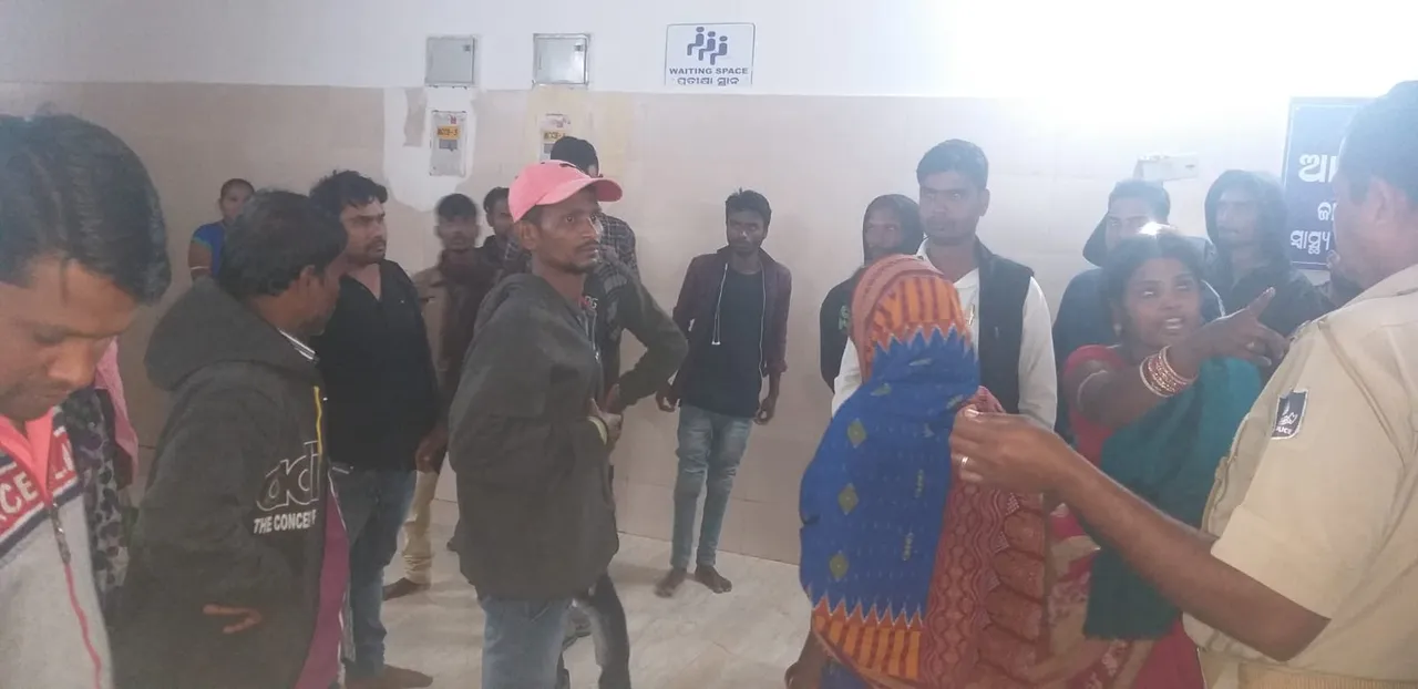  ଚିକିତ୍ସା ଅବହେଳା ଯୋଗୁ ଗର୍ଭବତୀଙ୍କ ମୃତ୍ୟୁ ଅଭିଯୋଗ, ସଂପର୍କୀୟଙ୍କ ରାସ୍ତାରୋକ ଓ ଭଙ୍ଗାରୁଜା