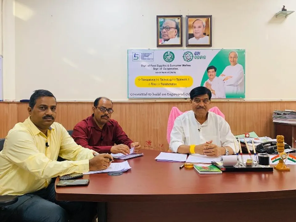  ସାମାଜିକ ଗଣମାଧ୍ୟମରେ ଲୋକଙ୍କୁ ଉତ୍ତର ଦେଲେ ମନ୍ତ୍ରୀ