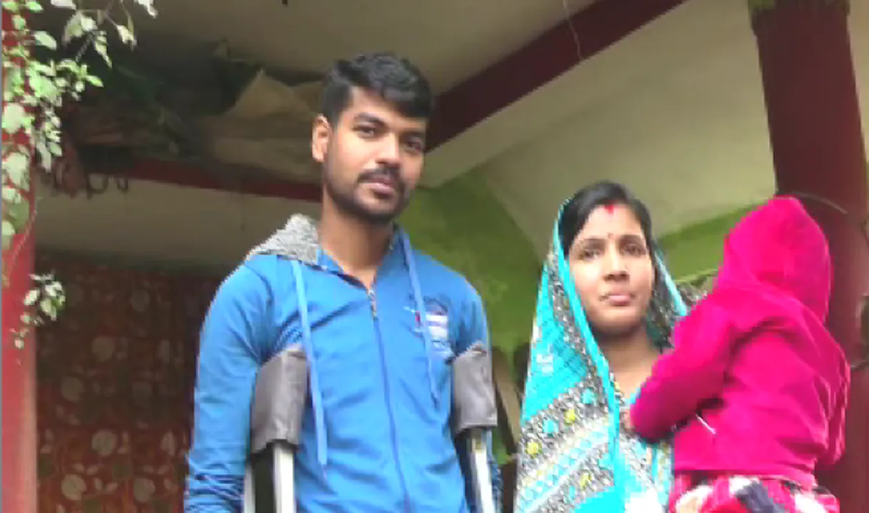  ଦୁର୍ଘଟଣାରେ ପ୍ରେମିକ ଗୋଡ଼ ହରାଇଥିବା ଜାଣି ବି ହାତ ଛାଡ଼ିନଥିଲେ ସାଗରିକା, ଶ୍ରେଣୀଗୃହର ଚାହାଣି ଲେଖିଥିଲା ହୃଦୟରେ କାହାଣୀ