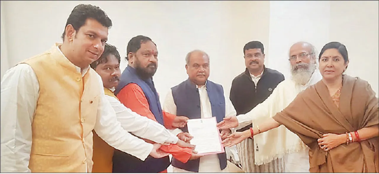  ରାଜ୍ୟରେ ପ୍ରଧାନମନ୍ତ୍ରୀ ଆବାସ ଯୋଜନରେ ଅନିୟମିତତା ଅଭିଯୋଗ: କେନ୍ଦ୍ର ପଞ୍ଚାୟତିରାଜ ମନ୍ତ୍ରୀଙ୍କ ହସ୍ତକ୍ଷେପ ଲୋଡ଼ିଲେ ବିଜେପି ସାଂସଦ