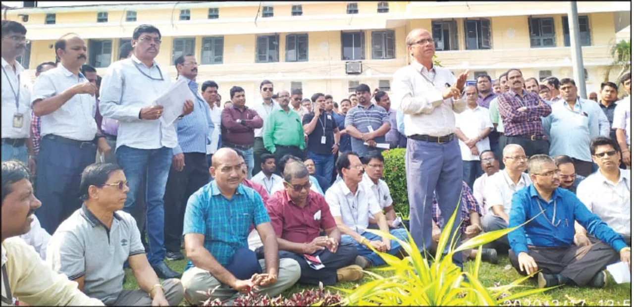  ଲୋକସେବା ଭବନରେ କର୍ମଚାରୀଙ୍କ ଅସନ୍ତୋଷ ତେଜୁଛି, ମହଙ୍ଗା ଭତ୍ତା ପ୍ରସଙ୍ଗରେ ମୁଖ୍ୟମନ୍ତ୍ରୀଙ୍କୁ ସ୍ମାରକପତ୍ର