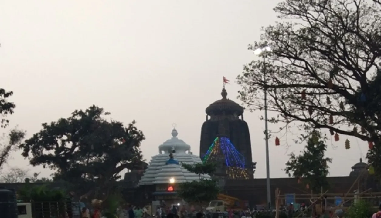  ଶ୍ରୀଲିଙ୍ଗରାଜ ମନ୍ଦିର ପରିସର କୂଅ ସମସ୍ୟାର ସମାଧାନ : ସଫା ହେଲା ଗରାକୂଅ