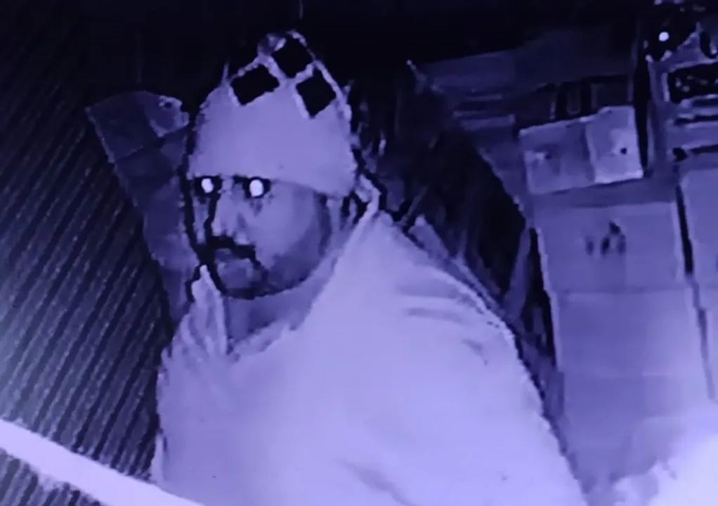  ପାତ୍ରପଡ଼ା : ସଟର୍‌ ତାଡ଼ି ଦୋକାନରୁ ଲୁଟ୍‌