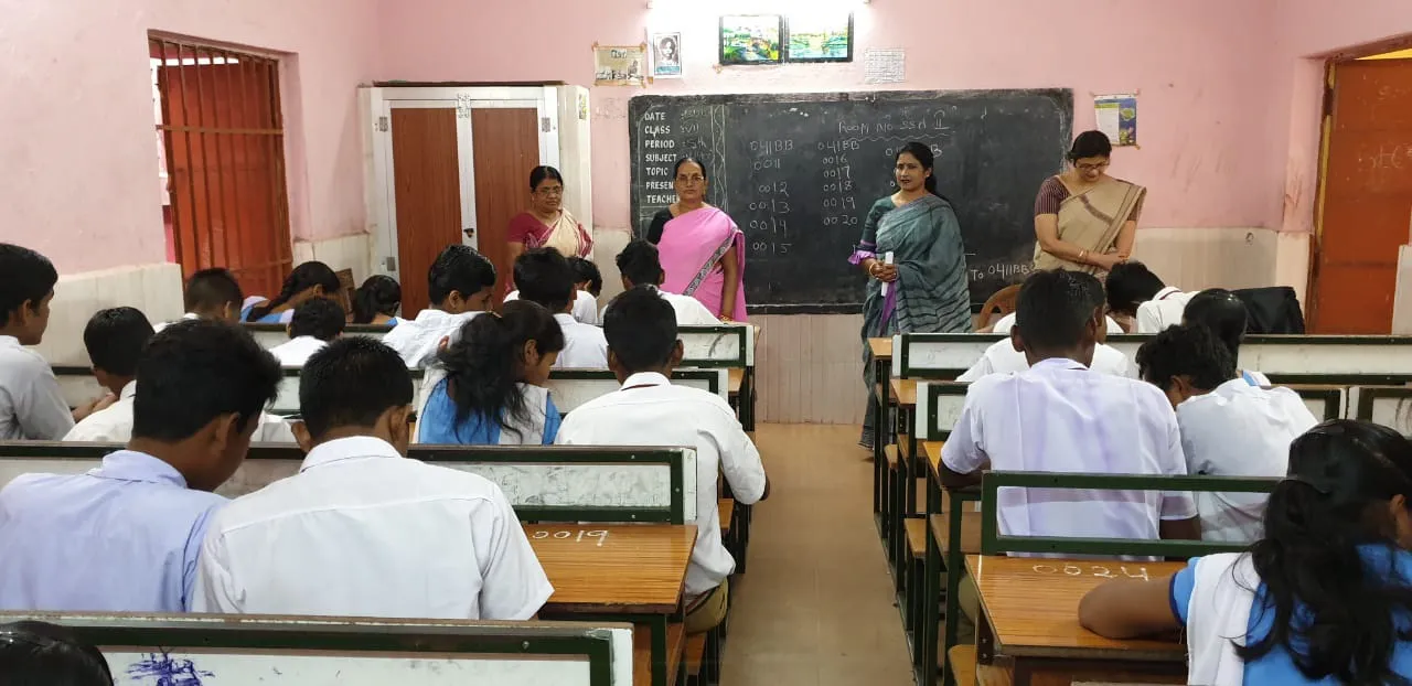  ମୁକ୍ତ ବିଦ୍ୟାଳୟ ପରୀକ୍ଷାର୍ଥୀଙ୍କ କାରନାମା : କପି କରିବାକୁ ଧମକାଉଛନ୍ତି, ୫ଟି ପରୀକ୍ଷା କେନ୍ଦ୍ରର ସୁରକ୍ଷା ବଢ଼ାଇବାକୁ ଲୋଡ଼ାଗଲା ପୁଲିସ ସହାୟତା