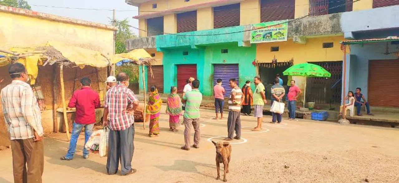  ଜୟପୁରରେ ତାଲାବନ୍ଦର ପ୍ରଭାବ : ଅମାନିଆ ଲୋକ ଓ ଆଳୁ, ପିଆଜ ବେପାରୀଙ୍କ ଉପରେ ପୁଲିସର ମୃଦୁ ଲାଠି ଚାଳନା