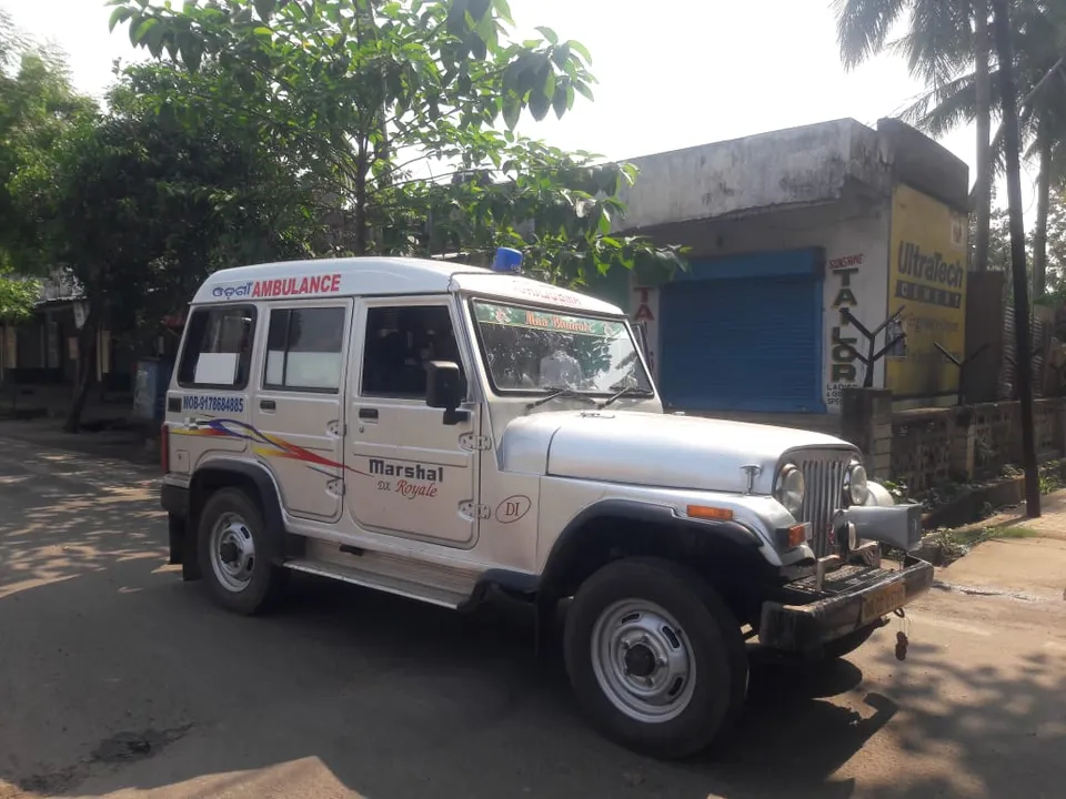  ଲକଡାଉନ୍ ସମୟରେ ଆମ୍ବୁଲାନସରେ ଯାତ୍ରୀବୁହା; ଡ୍ରାଇଭର ଅଟକ, ୬ ଯାତ୍ରୀଙ୍କୁ ପୁଲିସ୍ ନୋଟିସ୍