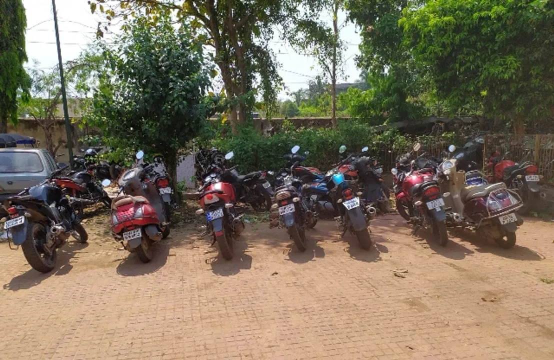  ଲକ୍‌ଡାଉନ୍‌ ନିୟମ ଉଲ୍ଲଙ୍ଘନକାରୀଙ୍କ ବିରୋଧରେ ଦୃଢ଼ କାର୍ଯ୍ୟାନୁଷ୍ଠାନ : ଭୁବନେଶ୍ୱରର ବିଭିନ୍ନ ଥାନା ଅଞ୍ଚଳରୁ ୪୦୦ ବାଇକ୍‌ ଜବତ