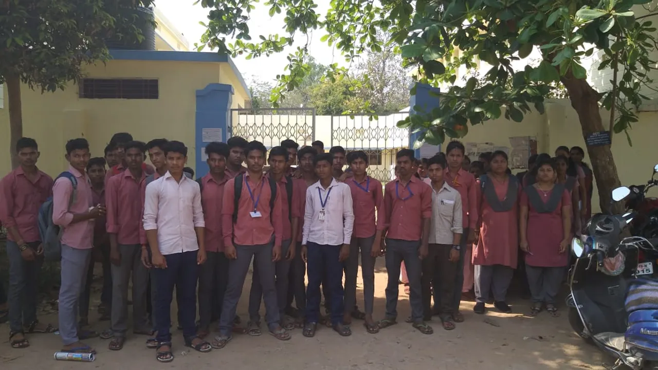  ବୌଦ୍ଧ ପଞ୍ଚାୟତ କଲେଜରେ କାଉନ୍‌ସିଲ୍‌ କେନ୍ଦ୍ରୀୟ ସ୍କ୍ବାଡ୍‌, ପୁରୁଷ ସଦସ୍ୟ ଛାତ୍ରୀମାନଙ୍କୁ ଯାଞ୍ଚ କରିଥିବା ଅଭିଯୋଗ