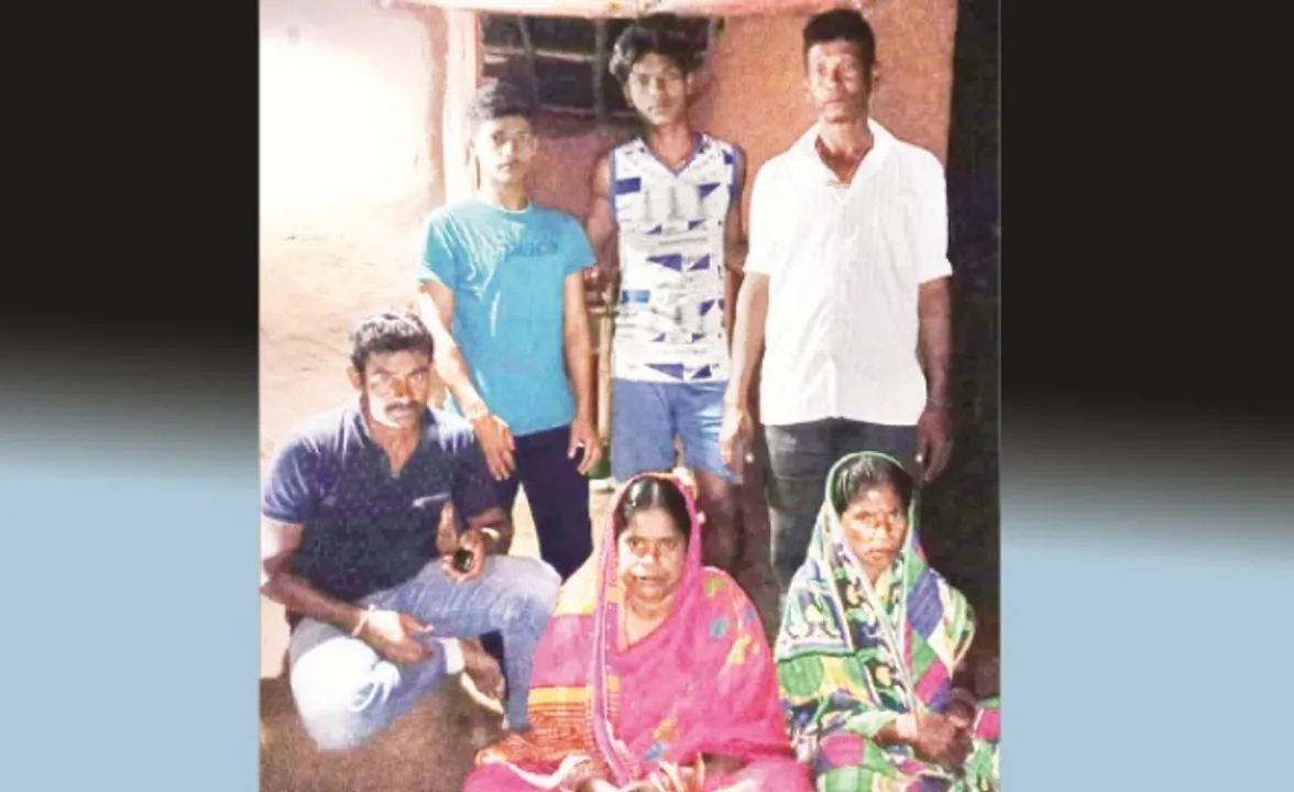  ଚିଲିକା ଘେରି, ମାଛ ମାରିବାକୁ ନେଇ ବିବାଦ : ୮ ବର୍ଷ ହେବ ଗାଁ’କୁ ଫେରି ପାରୁନାହାନ୍ତି ୧୩ ପରିବାର
