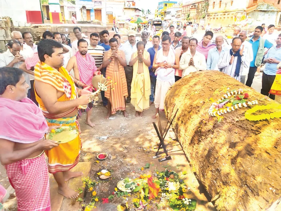  ଶ୍ରୀଲିଙ୍ଗରାଜଙ୍କ ରୁକୁଣା ରଥ କାମ ଅନୁକୂଳ