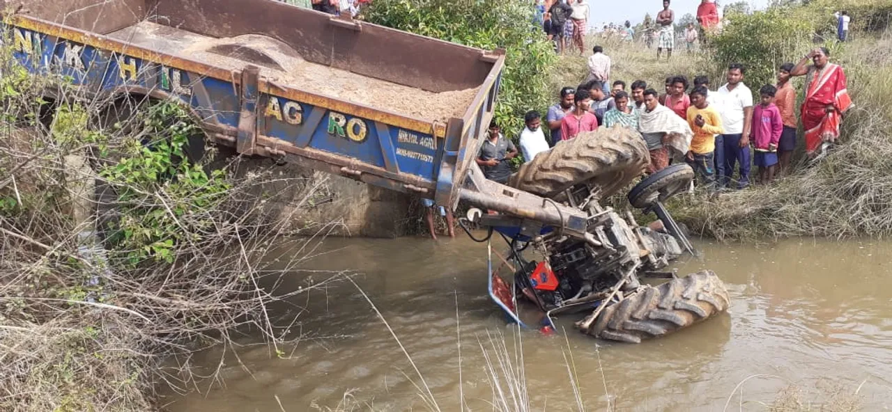  ରେଙ୍ଗାଲି ପୋଲରୁ ଟ୍ରାକ୍ଟର୍‌ ଖସି ଦୁଇ ମୃତ