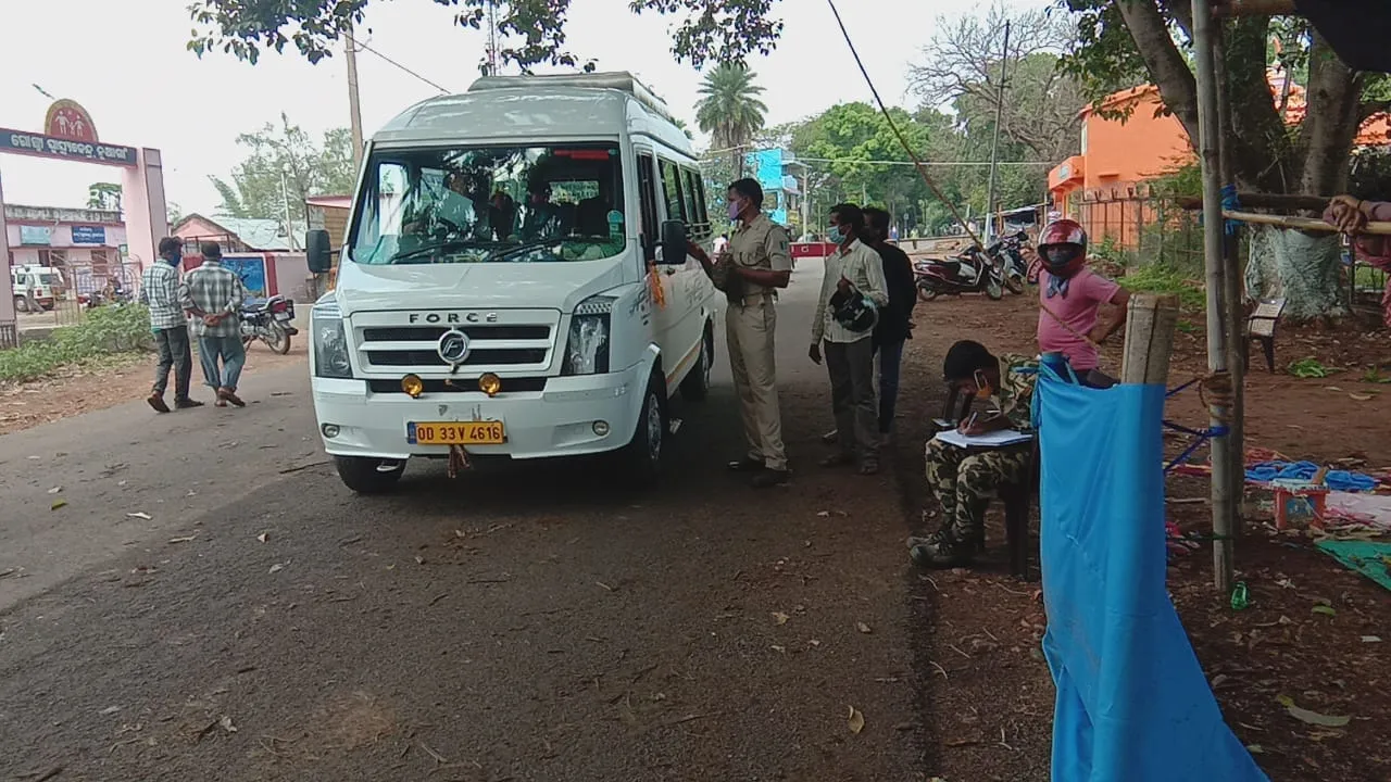  ମୁହଁ ଦେଖା ରେ ଚାଲିଛି କୋଭିଡ଼-୧୯ପାସ ମଞ୍ଜୁରୀ, ସାଧାରଣ ଲୋକ ନିରାଶ