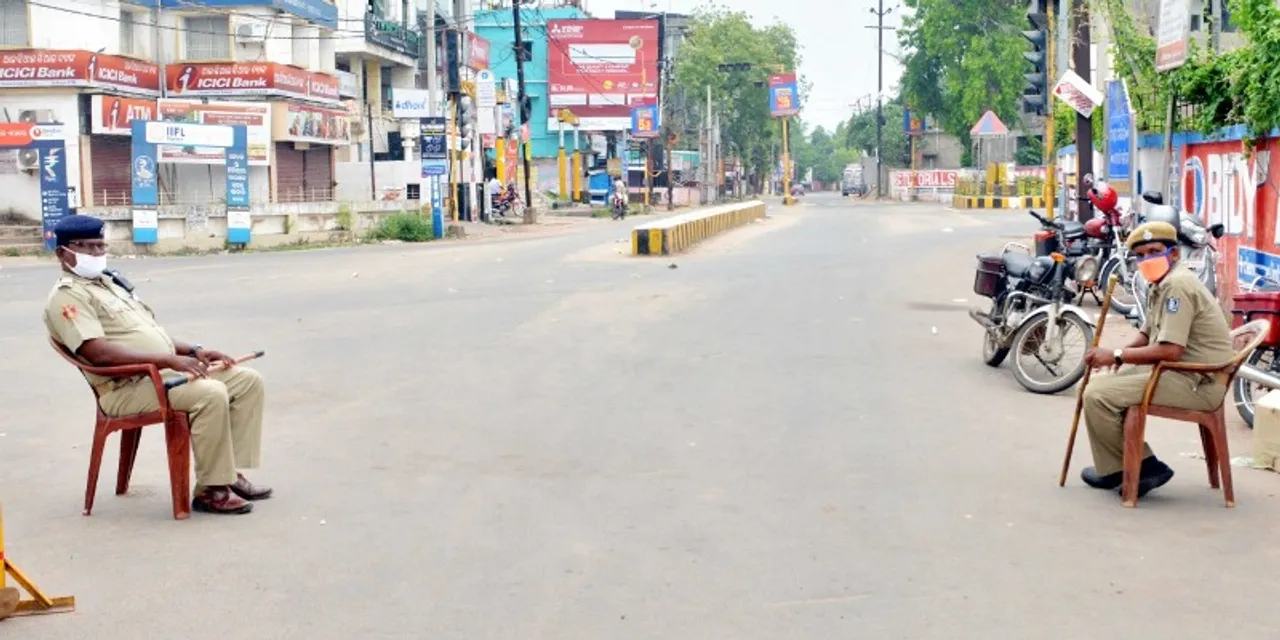  ଭଦ୍ରକରେ ସଟଡାଉନ ପ୍ରଭାବ: ନିୟମ ଭାଙ୍ଗି ବୁଲୁଥିବା ୧୬ ଜଣଙ୍କୁ ଧରିଲା ପୁଲିସ