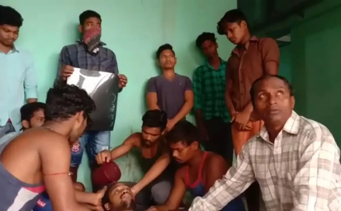 କୋଏମ୍ବାଟୁରରୁ ଉଦ୍ଧାର ପାଇଁ ମୁଖ୍ୟମନ୍ତ୍ରୀଙ୍କୁ ଗୁହାରି କଲେ ବୌଦ୍ଧ ଜିଲ୍ଲାର ୧୮ ଜଣ ଶ୍ରମିକ