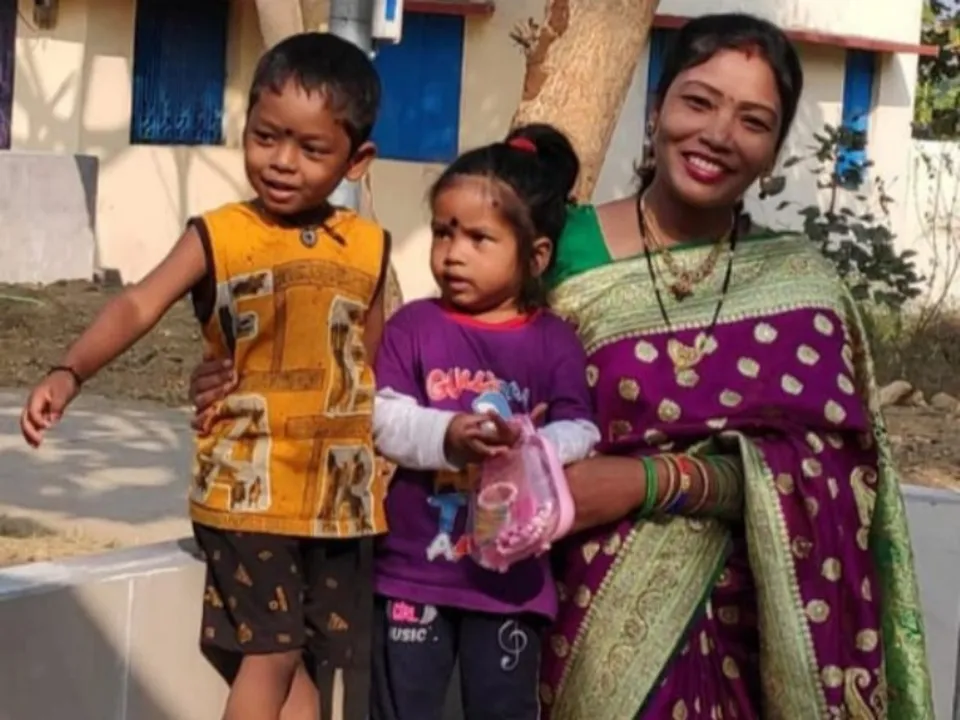  କୋଭିଡ-୧୯ର ଯୋଦ୍ଧା: ୨ କୋମଳମତି ଶିଶୁଙ୍କୁ ଛାଡି ୧୪ ଦିନହେଲା ବାହାରେ ରହୁଛନ୍ତି ମହିଳା ବିଡ଼ିଓ