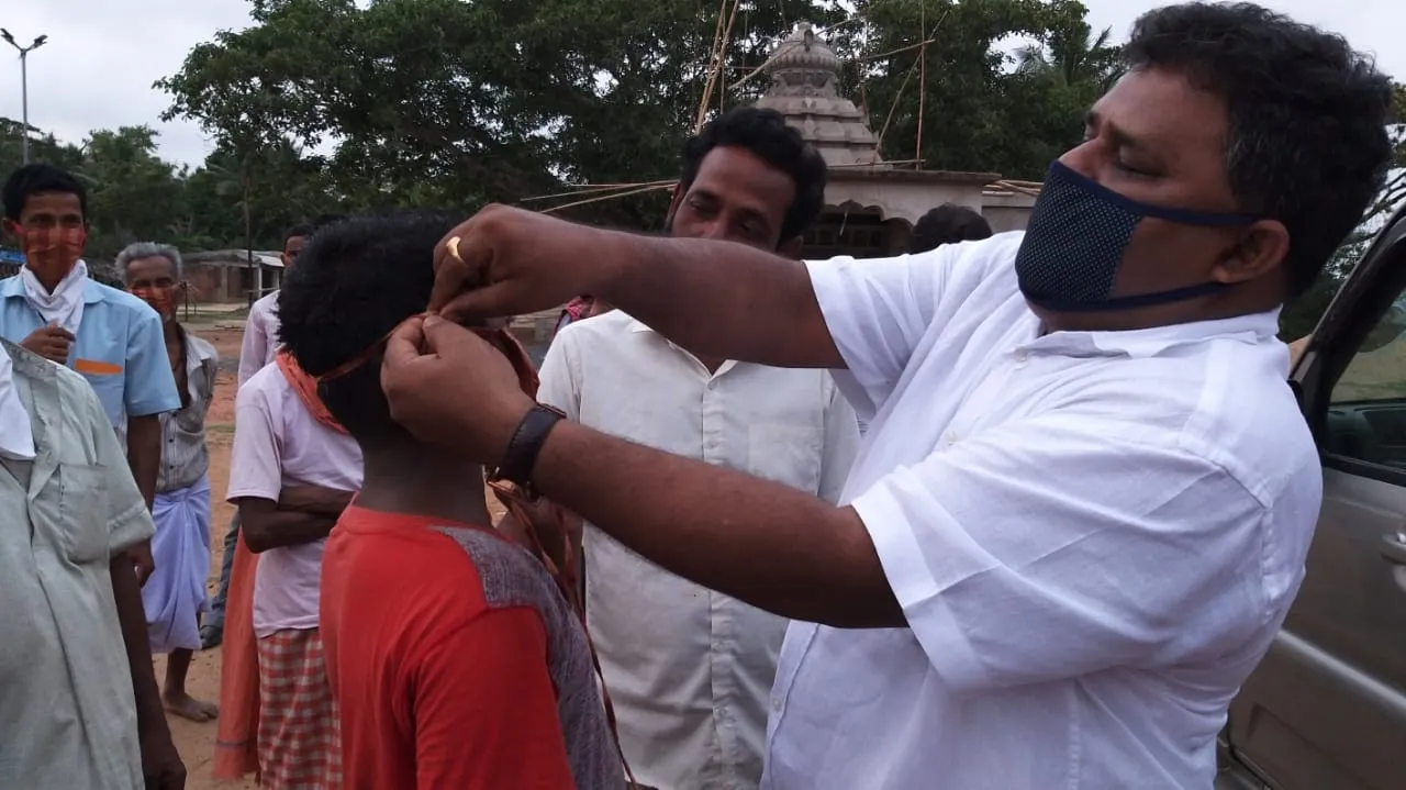  ଲକ୍‌ଡାଉନ୍‌ରେ ଗରିବଙ୍କୁ ସାହା ହେଉଛନ୍ତି ସୁପ୍ରିମ କୋର୍ଟ ବରିଷ୍ଠ ଆଇନଜୀବୀ