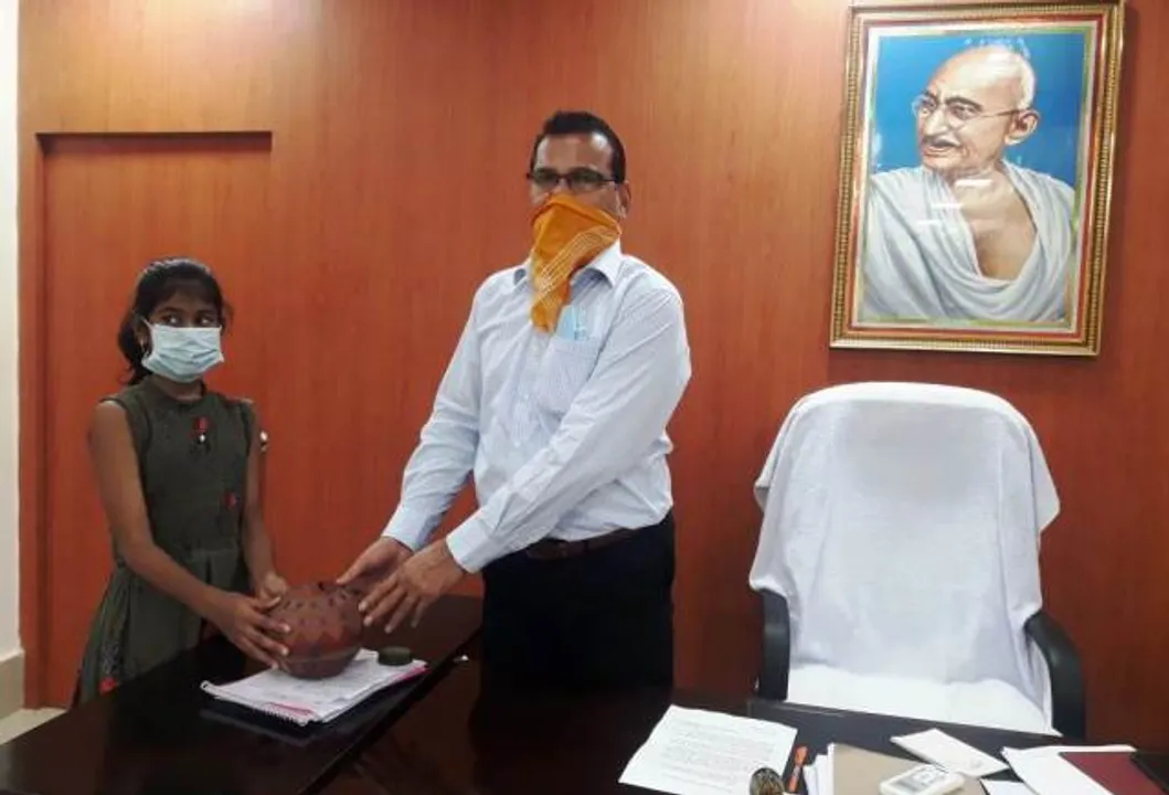  କୁନି ବୟସରେ ବଡ଼ପଣ : ସାଇକେଲ କିଣିବାକୁ ସଞ୍ଚୟ କରିଥିବା ଅର୍ଥକୁ ଦାନ କରିଦେଲେ ମୁଖ୍ୟମନ୍ତ୍ରୀଙ୍କ ରିଲିଫ୍ ପାଣ୍ଠିକୁ