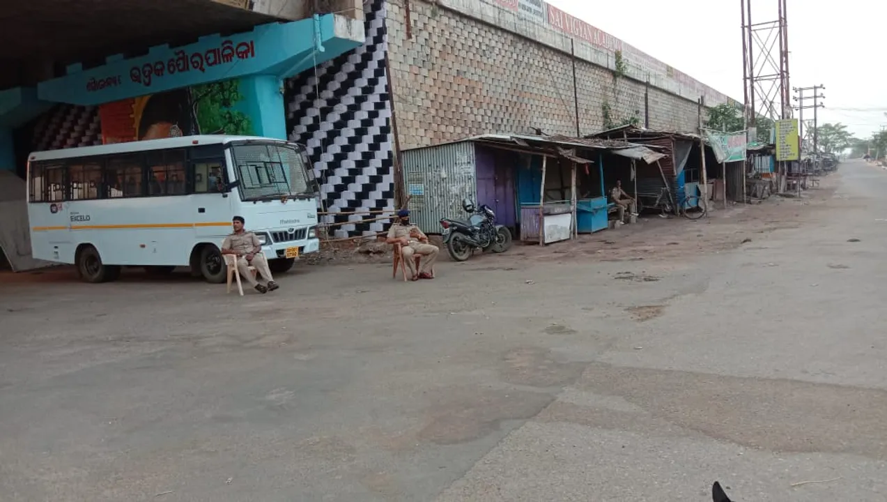  ଭଦ୍ରକରେ କର୍ଫ୍ୟୁ ନିୟମ ଉଲଂଘନ କରି ୧୩ ଗିରଫ