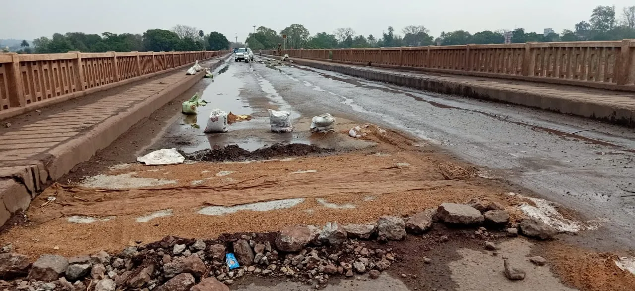  ହଟିଲା ଲୁହା ପ୍ଲେଟ, ମରାମତି ହେଲା ବ୍ରାହ୍ମଣୀ ପୋଲ, ବନ୍ଦ ରହିଛି ପ୍ରସ୍ତାବିତ ଦ୍ବିତୀୟ ପୋଲ କାମ