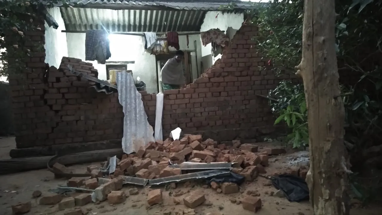  ହାତୀ ଘର ଭାଙ୍ଗି ଦେବାରୁ କାନ୍ଥ ପଡ଼ି ସରପଞ୍ଚଙ୍କ ମାଆ ଓ ଭାଣିଜୀ ମୃତ; ବାପା ଆହତ