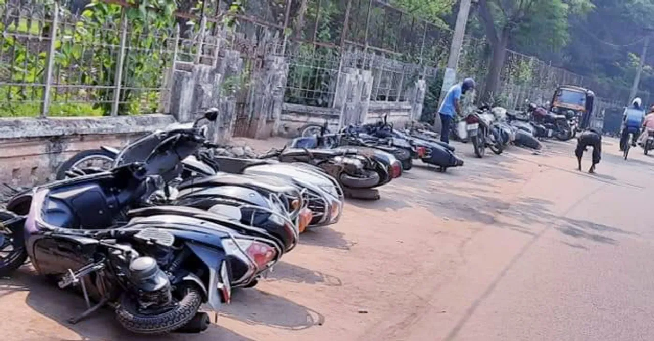  ଅମାନିଆଙ୍କୁ ସାବାଡ କଲା ଲକ୍‌ଡାଉନ୍‌  ଏନ୍‌ଫୋର୍ସମେଣ୍ଟ ଟିମ୍‌: ଆଜିଠୁ ଜବତ ହେବ କାର୍‌, ବାଇକ୍‌