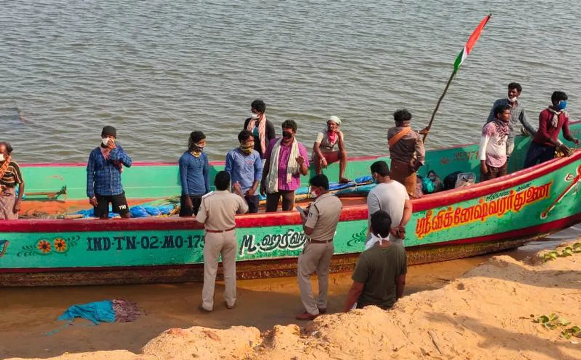  ପୁଣି ଲକ୍ଷାଧିକ ଟଙ୍କାରେ ଡଙ୍ଗା ଭଡ଼ା କରି ଜଳପଥରେ ଚେନ୍ନାଇରୁ ଘରକୁ ଫେରୁଛନ୍ତି ଗଞ୍ଜାମ ଜିଲ୍ଲାର ୩୩ ଶ୍ରମିକ