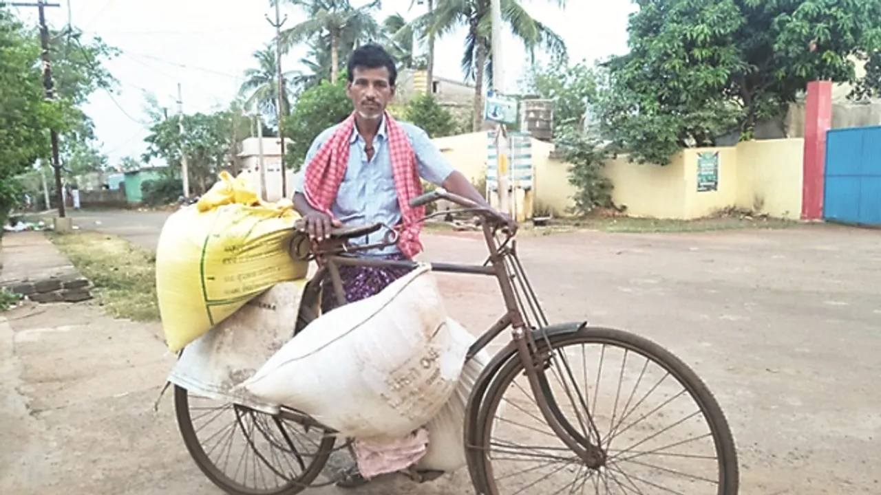  ଲକଡାଉନ୍‌ ଆଳରେ ଚାଷୀଙ୍କୁ ଲୁଟ୍‌ : ଗୋ-ଖାଦ୍ୟ କଳାବଜାର, ଦୁଗ୍ଧ ଚାଷୀଙ୍କ ମୁଣ୍ଡରେ ଚଡ଼କ