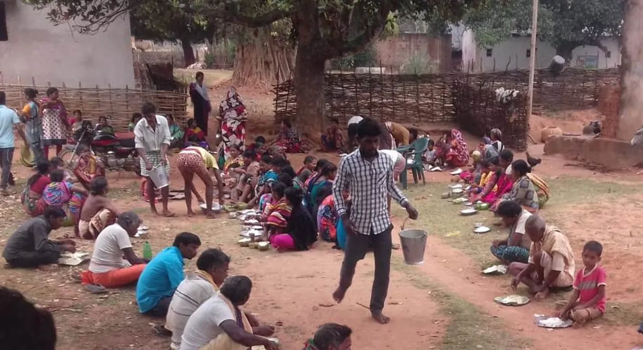  ସହାୟତାର ହାତ ବଢାଇଲେ ସରୋଜ, ୫୦୦ ଗ୍ରାମବାସୀଙ୍କୁ ଖାଇବାକୁ ଦେଲେ
