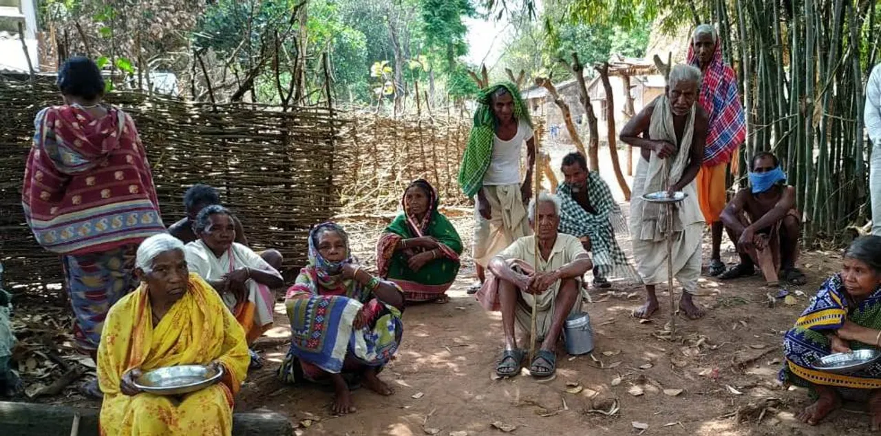  କାହାର ପେଟ ପୁରୁଛି, ଆଉ କିଏ ଦୁଇ  ଓଳି ଉପାସ, କନ୍ଧମାଳରେ ପଞ୍ଚାୟତ ପକ୍ଷରୁ ରନ୍ଧାଖାଦ୍ୟ ବଣ୍ଟନ ପ୍ରହସନ