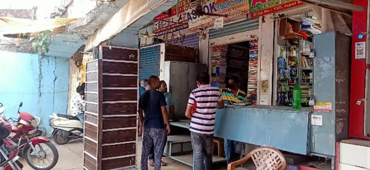  ଆଜିଠୁ ରାଉରକେଲାରେ ଖୋଲିଲା ବହି ଦୋକାନ, ସାମାଜିକ ଦୂରତା ନିୟମକୁ କଡ଼ାକଡ଼ି ପାଳନ କରିବାକୁ  ଦୋକାନୀଙ୍କୁ ନିର୍ଦେଶ