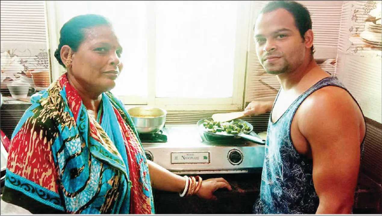  ଗୃହାବଦ୍ଧରେ ଆନ୍ତର୍ଜାତିକ ଜିମ୍ନାଷ୍ଟ ରାକେଶ: ଓଜନ ହ୍ରାସ ପାଇଁ ଘରୋଇ ଜିମ୍‌ରେ ବ୍ୟାୟାମ, ରୋଷେଇ ବହି ପଢାରେ ଦିନ କଟୁଛି