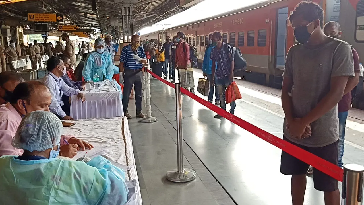  ଗୋଆରୁ ରାଉରକେଲା ଫେରିଲେ ୯୨ ପ୍ରବାସୀ, କିଛି ସମୟ ପରେ ପହଞ୍ଚିବେ ସୁରତ ଫେରନ୍ତା