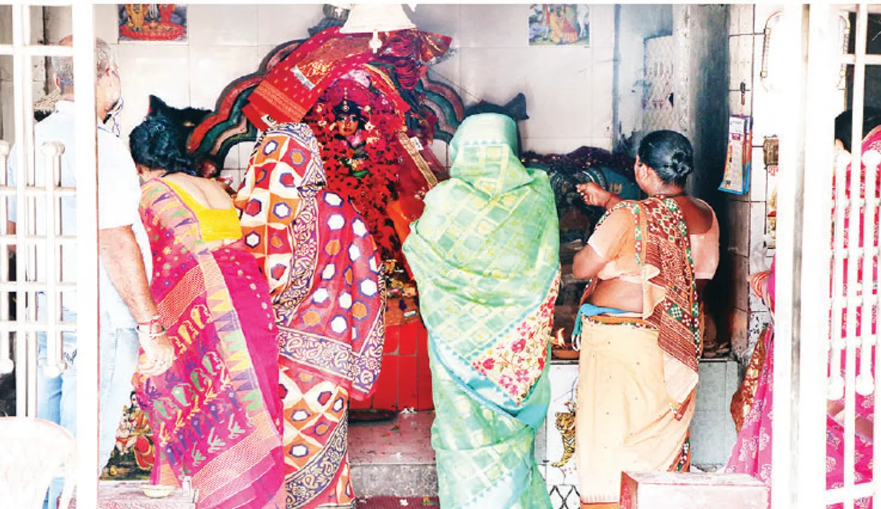  ସାବିତ୍ରୀ ଯନ୍ତ୍ରଣା: ପୁଲିସ୍‌ ଗୋଡ଼ାଇଲା, ଲାଠିମାଡ଼