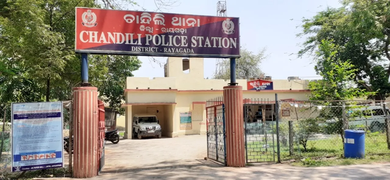  ପୁଲିସ୍ ଜାଲରେ ୨ ନକଲି ପୁଲିସ୍, କାଗଜପତ୍ର ଯାଞ୍ଚ କରି ମାଲବାହୀ ଭ୍ୟାନରୁ ମାଗୁଥିଲେ ଚାନ୍ଦା
