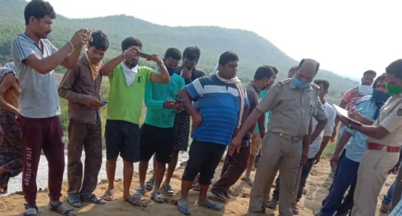  ମାଟି ପୋତୁଥିବା ବେଳେ  ମେସିନରେ ଚାପି ହୋଇ ଠିକା କର୍ମଚାରୀଙ୍କ ମୃତ୍ୟୁ, ଘଟଣାସ୍ଥଳରେ ଉତ୍ତେଜନା