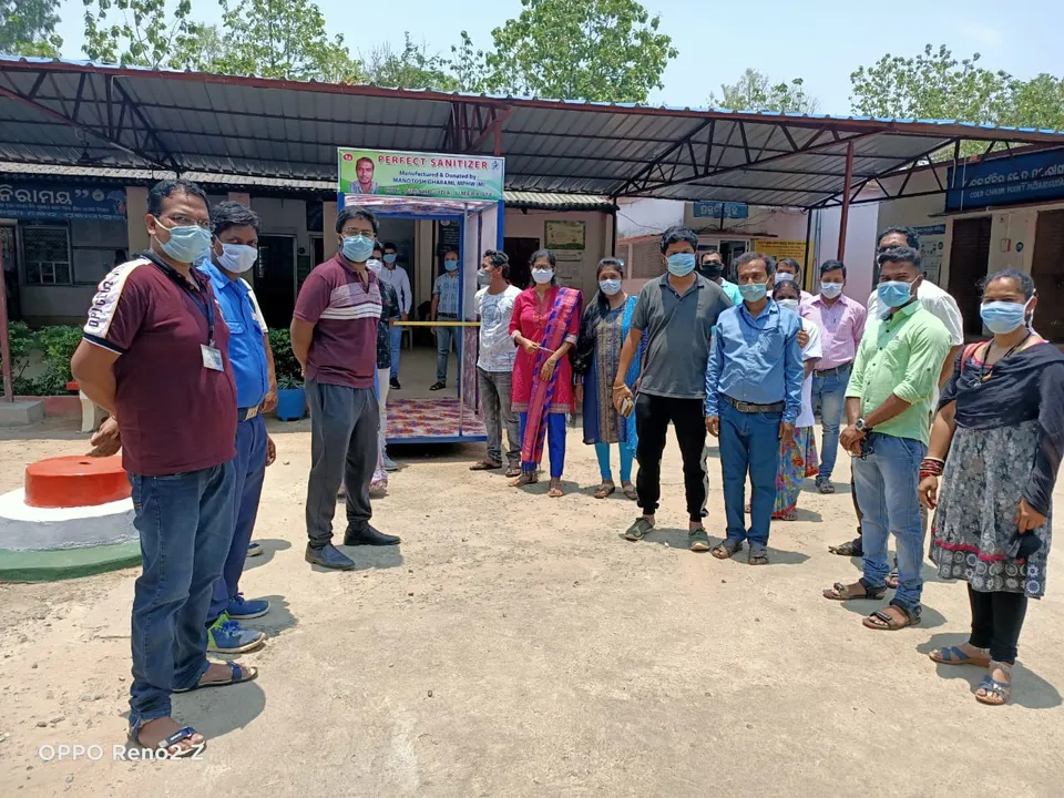  ସ୍ବାସ୍ଥ୍ୟ କର୍ମୀଙ୍କ ଅଭିନବ ପ୍ରୟାସ: ସ୍ବୟଂ ଚାଳିତ ବିଶୋଧନ ଯନ୍ତ୍ର ତିଆରି କରି ସ୍ବାସ୍ଥ୍ୟ କେନ୍ଦ୍ରକୁ ଦାନ କଲେ