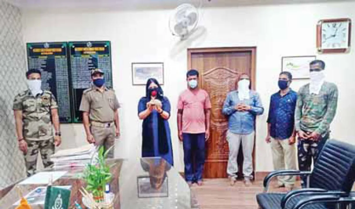  ଜୀବନ୍ତ ବଜ୍ରକାପ୍ତା ଜବତ; ୨ ଗିରଫ