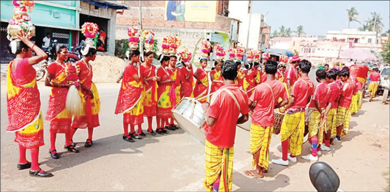  ପେଟ ଚିନ୍ତାରେ ବ୍ୟାଣ୍ଡ୍ ପାର୍ଟି କଳାକାର