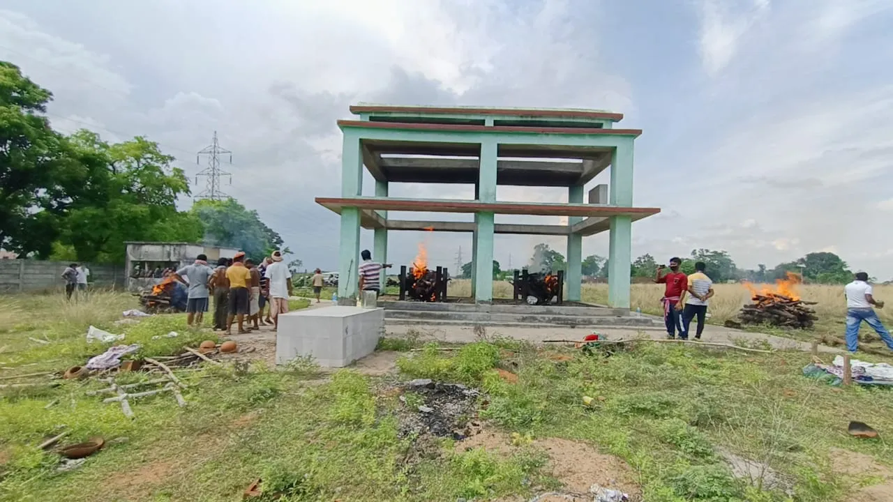  ଝାରସୁଗୁଡ଼ା: ଗତକାଲି ଗୋଟିଏ ପରିବାରର ୪ଜଣଙ୍କ ଜୁଇ ଜଳିଥିବା ବେଳେ ଆଜି ଆଉ ଜଣଙ୍କ ମୃତ୍ୟୁ; ଶୋକରେ ବୁଡ଼ିଛି ଗାଁ