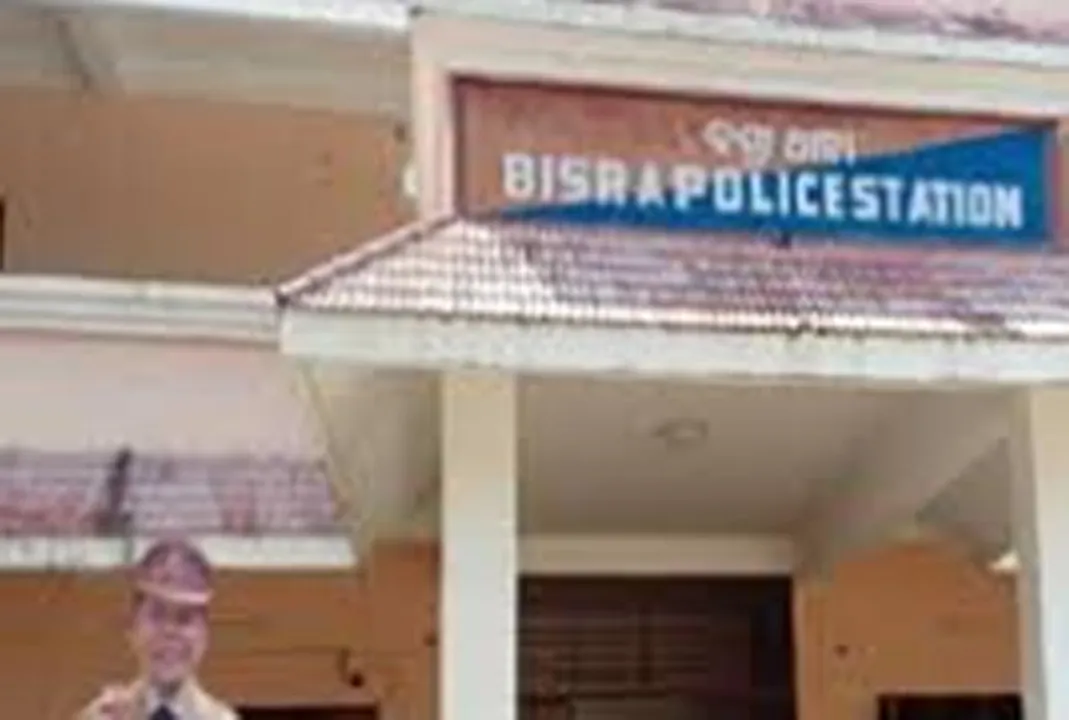  ରେଳ କର୍ମଚାରୀଙ୍କ ହାତଗୋଡ଼ ବାନ୍ଧି ବାଇକ୍ ଓ ମୋବାଇଲ୍‌ ଚୋରି