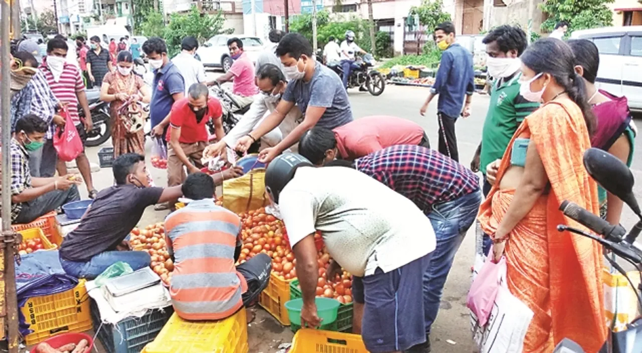 ସଟ୍‌ଡାଉନ୍‌ ପୂର୍ବରୁ ହାଟରେ ଭିଡ଼, ମାନିଲେନି କଟକଣା