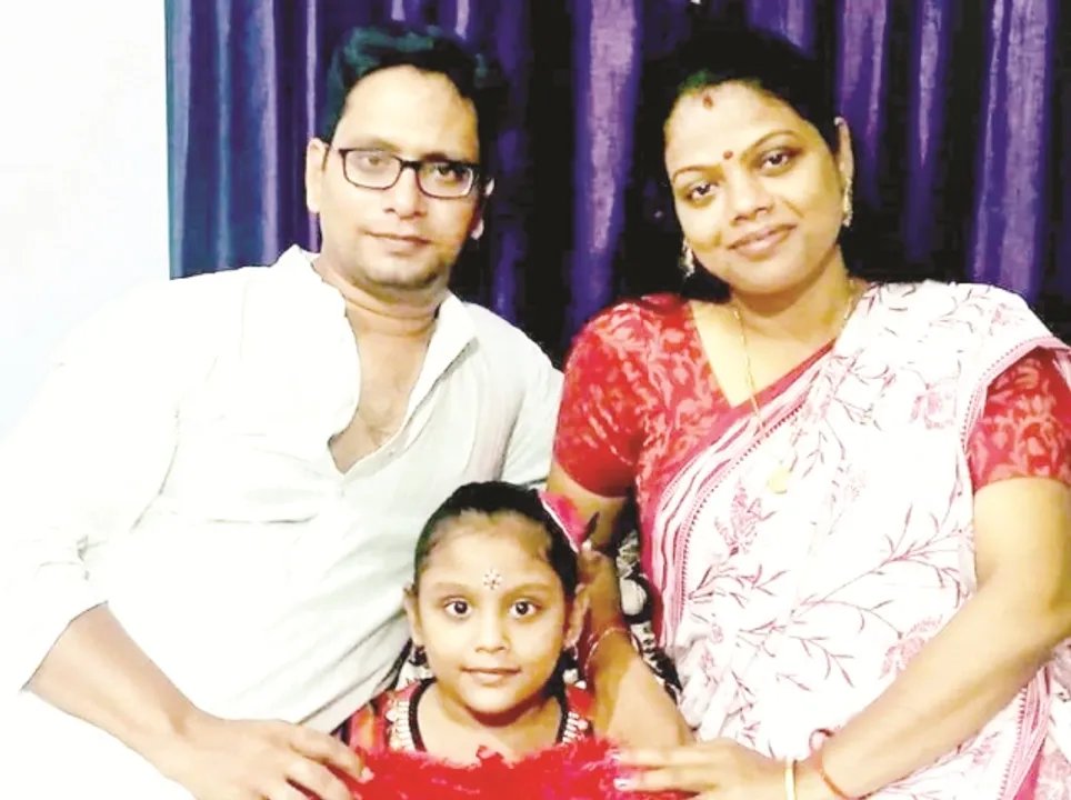  ଓଏଫ୍ଏସ୍ ଅଫିସର୍‌ ଆତ୍ମହତ୍ୟା ମାମଲା : ଅଧାରୁ ଛାଡ଼ିଦେଲେ ଅଧୁରା ସଂସାର