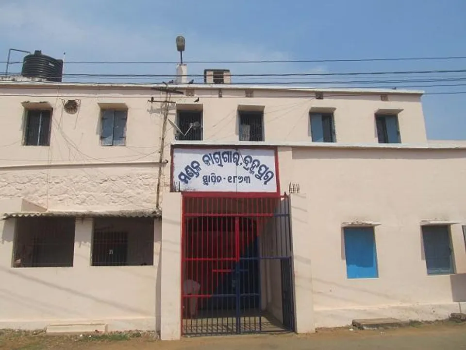  ବ୍ରହ୍ମପୁର ମଣ୍ଡଳ କାରାଗାରରେ ସ୍ବତନ୍ତ୍ର କୋଭିଡ୍‌ ହସ୍‌ପିଟାଲ, ଜେଲ୍‌ ଡାକ୍ତରଙ୍କୁ ନୋଡାଲ୍‌ ଅଫିସର୍‌ ଦାୟିତ୍ବ