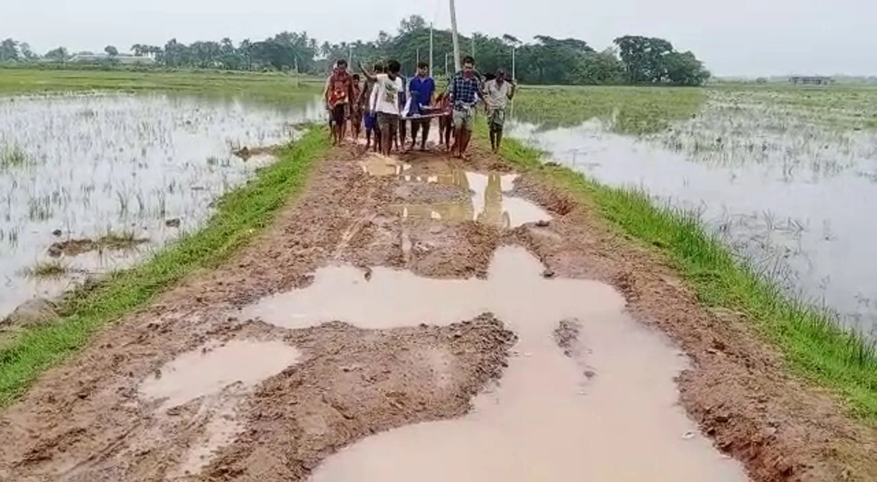  ଚାନ୍ଦବାଲି ବ୍ଲକରେ ଗାଁ ଭିତରକୁ ଗଲାନାହିଁ ଆମ୍ବୁଲାନ୍ସ, ପୁଣି ଖଟିଆରେ ବୁହା ହେଲେ କ୍ୟାନସର ରୋଗୀ