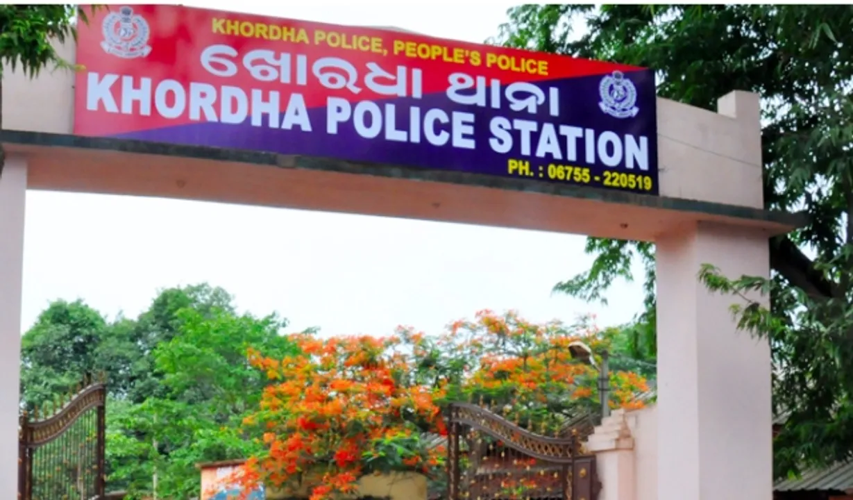  ଖୋର୍ଦ୍ଧା ପୁଲିସର ଜଣେ ଏଏସ୍ଆଇଙ୍କ ସମେତ ୩ କର୍ମଚାରୀଙ୍କ ବିରୋଧରେ କାର୍ଯ୍ୟାନୁଷ୍ଠାନ