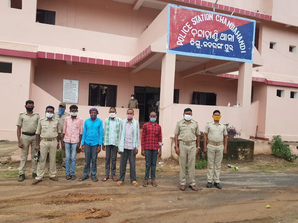 ଗୁଣି ସନ୍ଦେହରେ ବିଷ୍ଠା ଖୁଆଇବା ଉଦ୍ୟମରେ ୫ ଗିରଫ